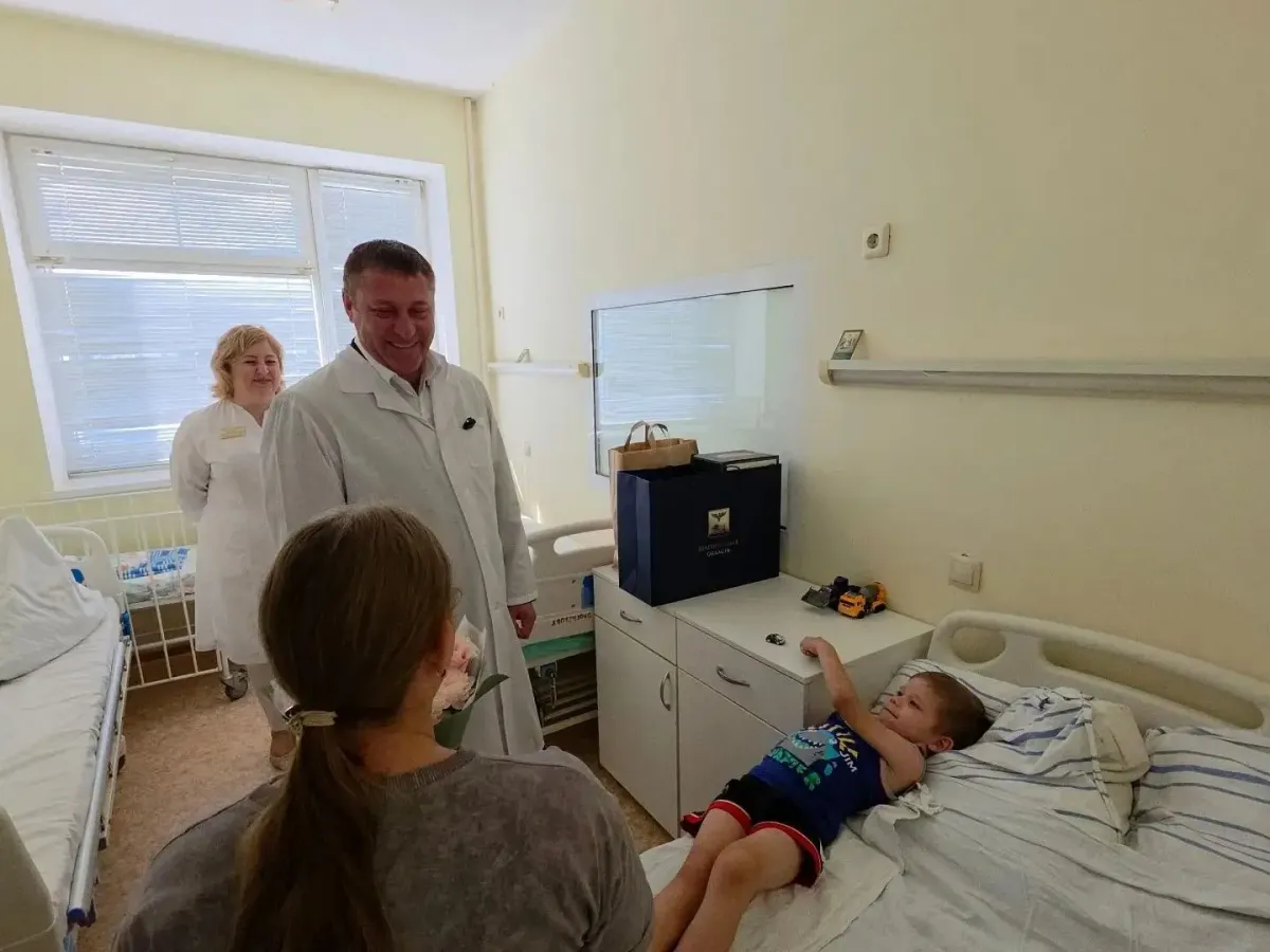 Пострадавшего при атаке БПЛА мальчика и тяжелобольную девочку лечат в детской областной больнице Белгорода
