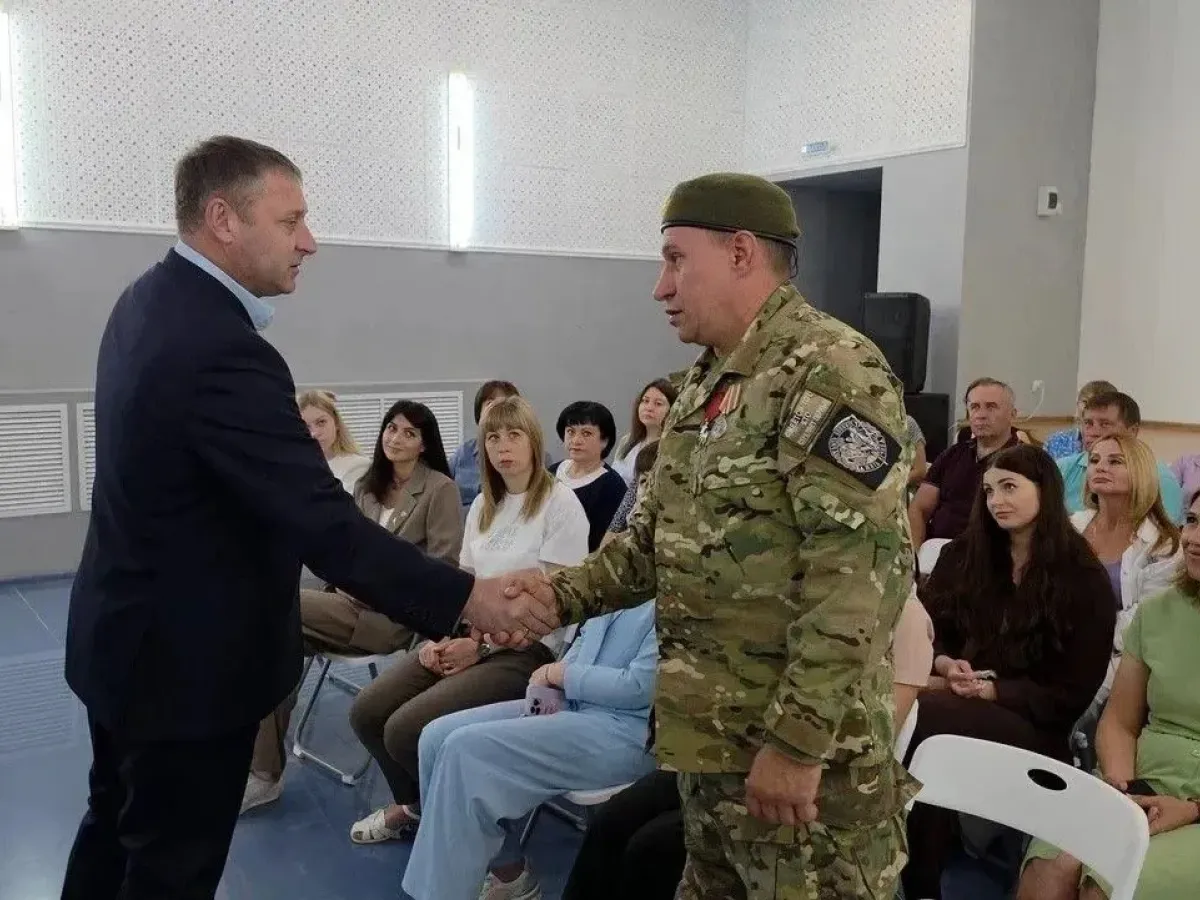 В Прохоровском округе обсудили безопасность, ремонт дорог и обновление транспорта
