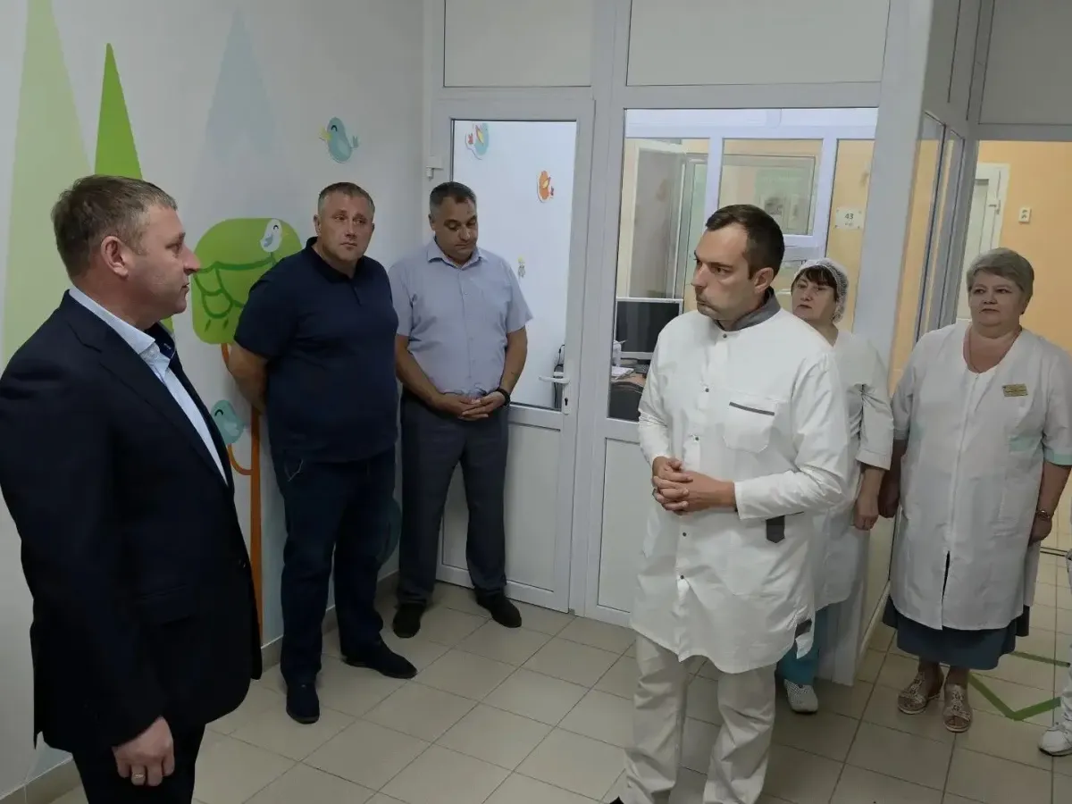Шуваев проверил ключевые объекты и решил проблемы жителей Прохоровского округа